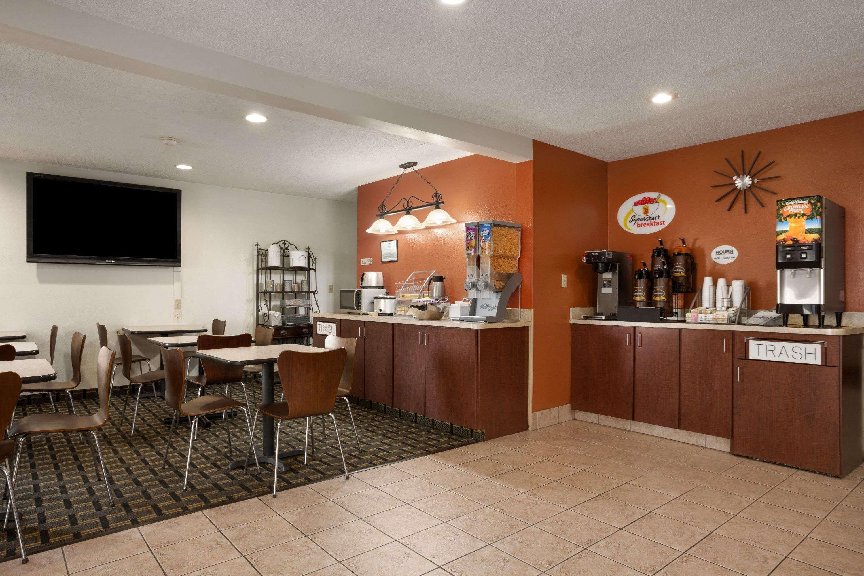 Super 8 By Wyndham Prestonsburg Motel Exterior photo