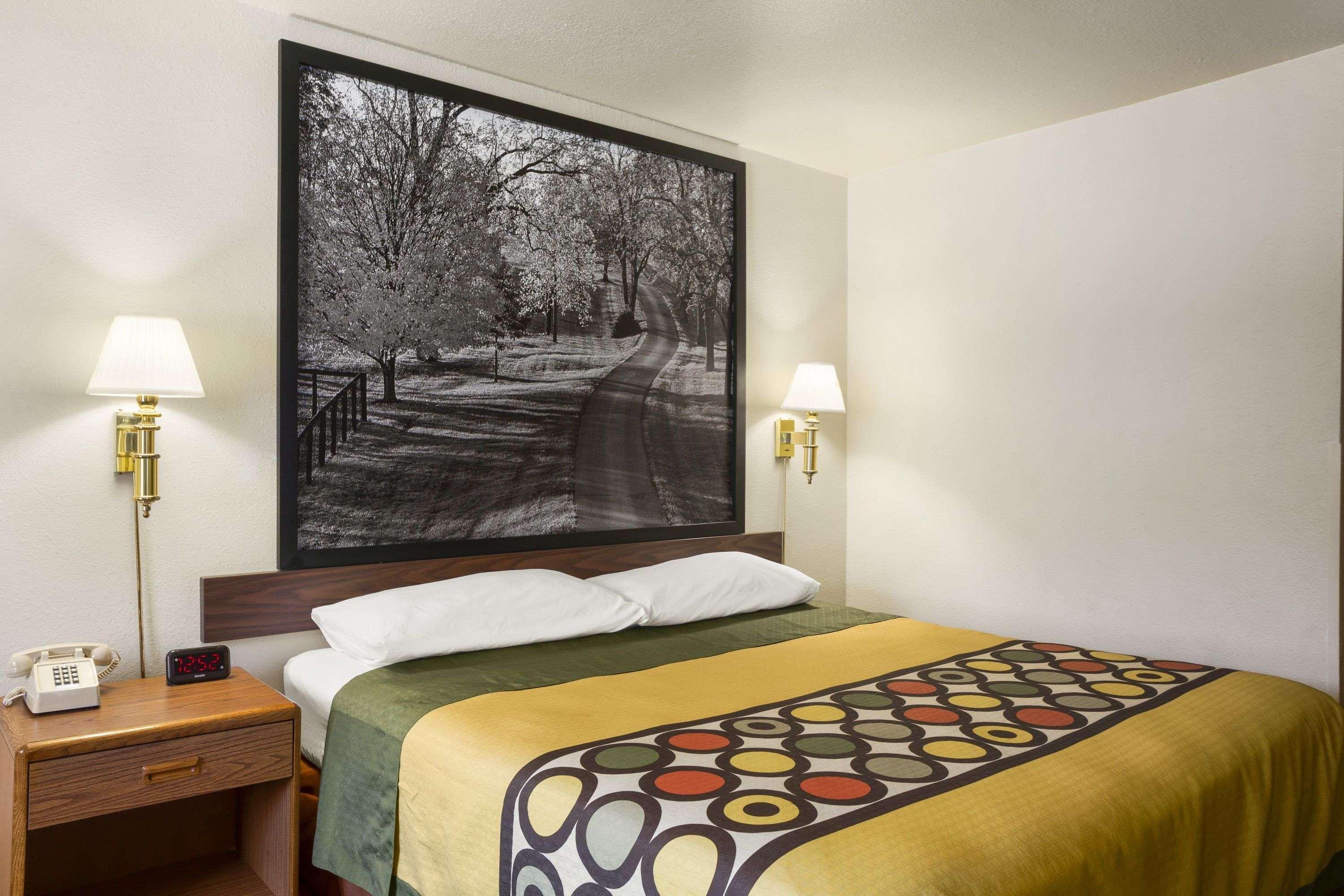Super 8 By Wyndham Prestonsburg Motel Exterior photo