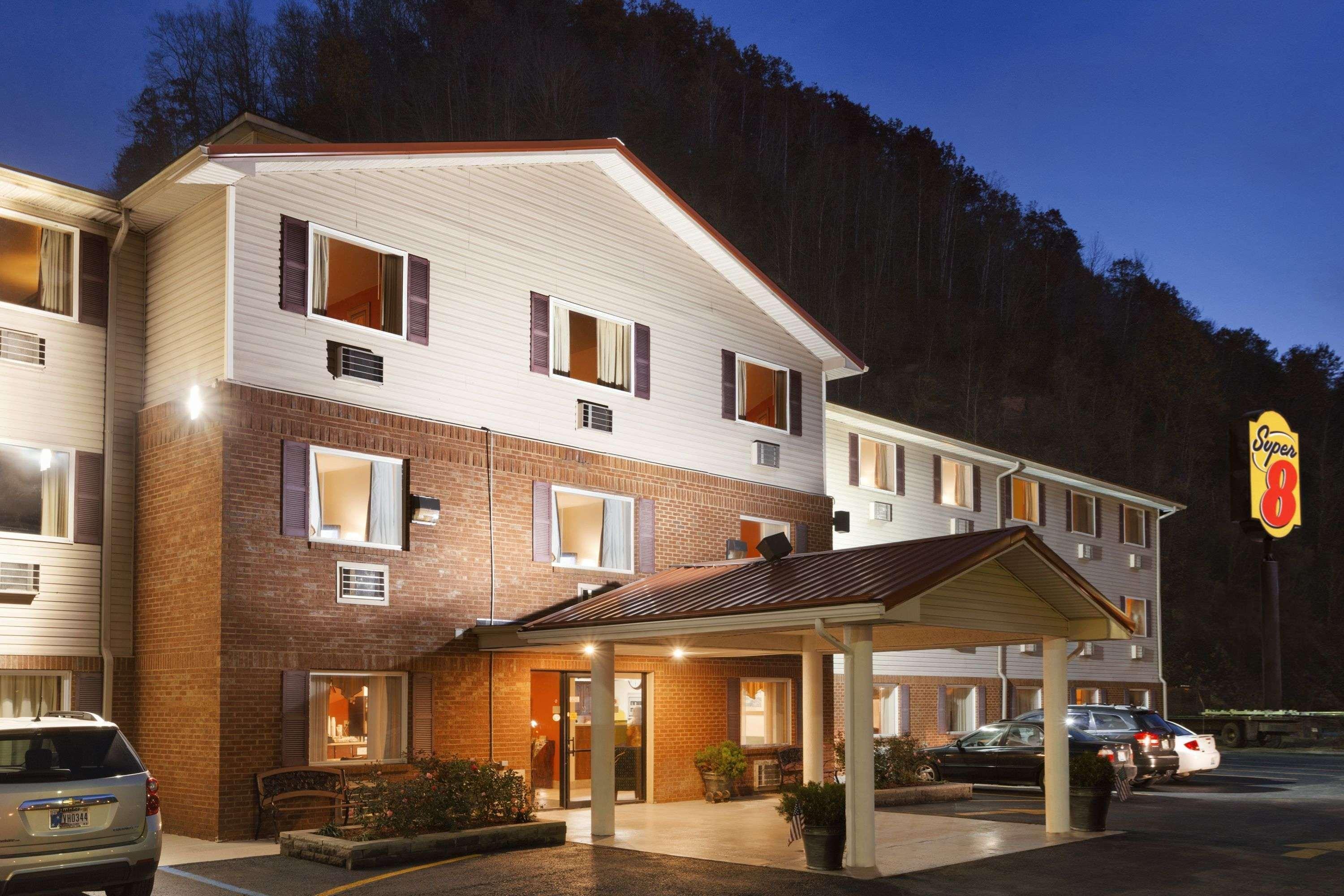 Super 8 By Wyndham Prestonsburg Motel Exterior photo
