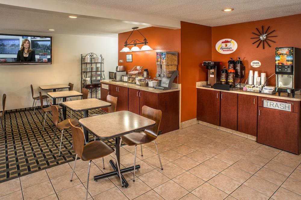 Super 8 By Wyndham Prestonsburg Motel Exterior photo